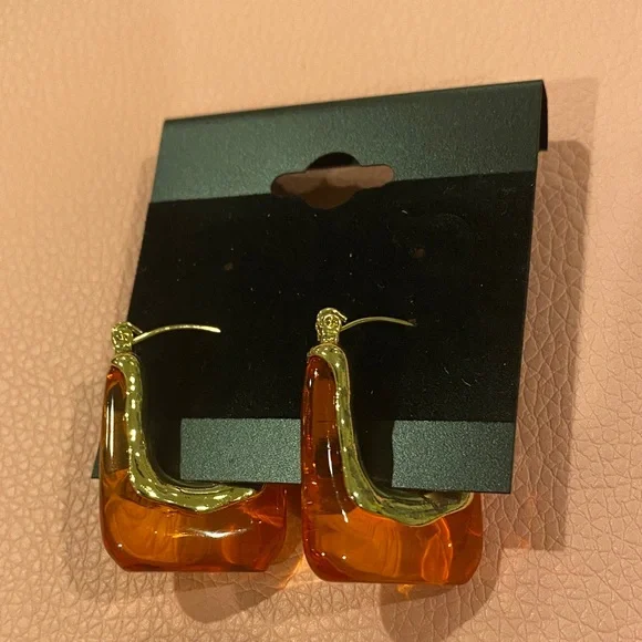 Elegant Gold and Red Earrings - Picture 2 of 4